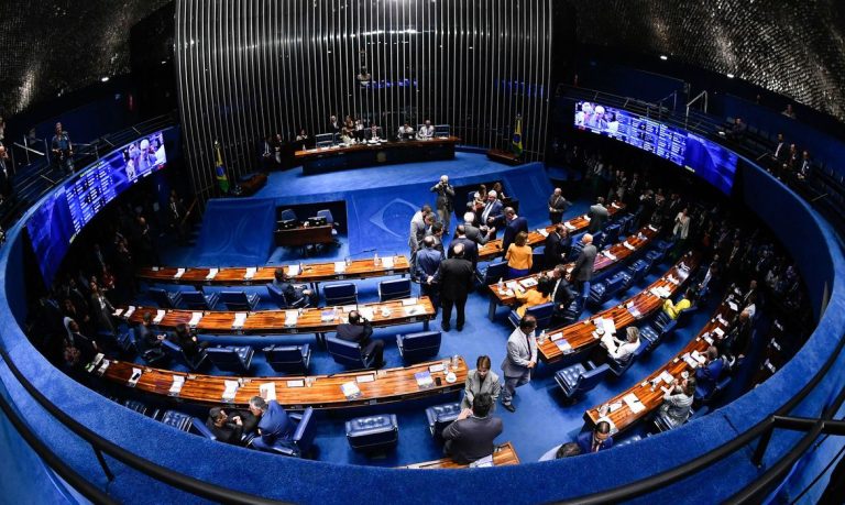 Proposta que facilita bancos executarem dívidas avança no Senado