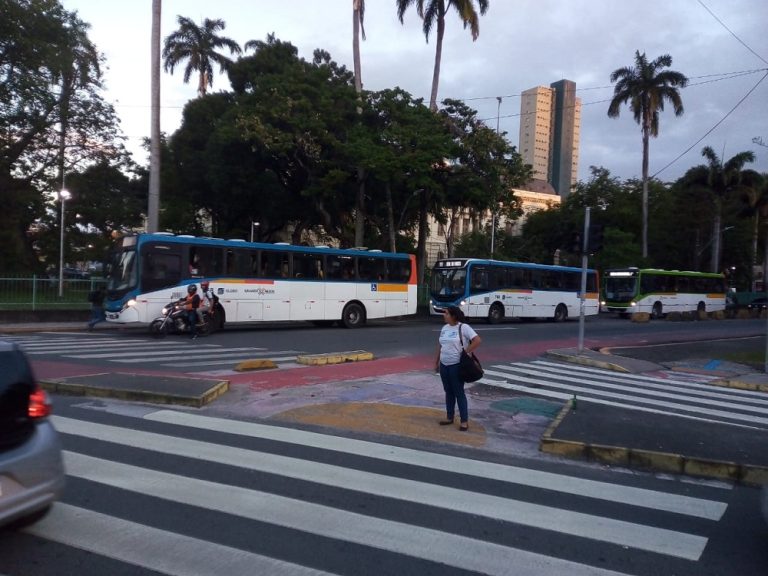 Rodoviários aceitam acordo e encerram greve