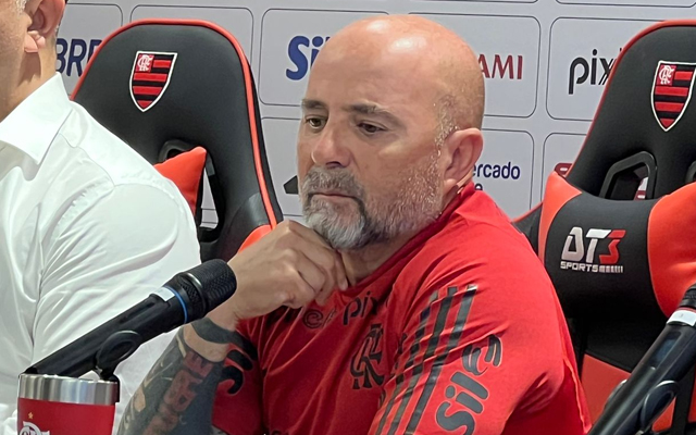 Sampaoli se pronuncia após preparador físico agredir Pedro em vestiário