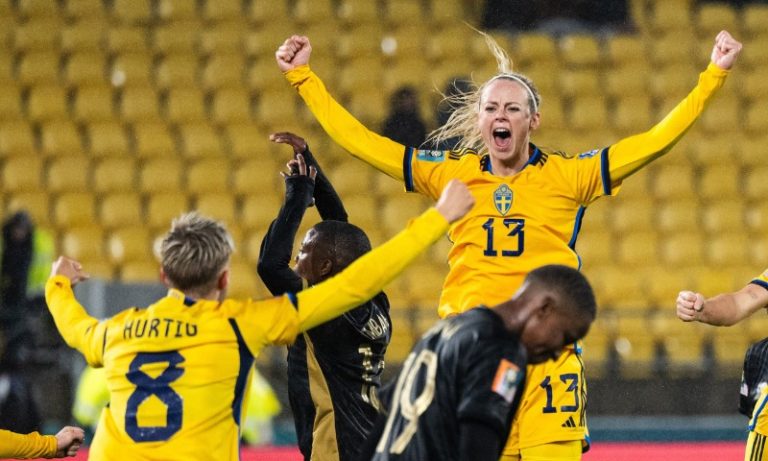 Suécia sofre, mas vence África do Sul de virada com gol no final