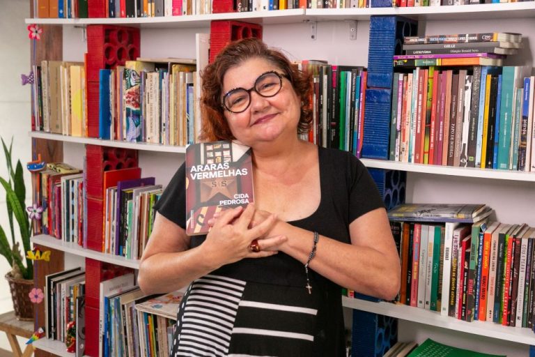 Vereadora do Recife recebe prêmio da Associação Paulista de Críticos de Arte