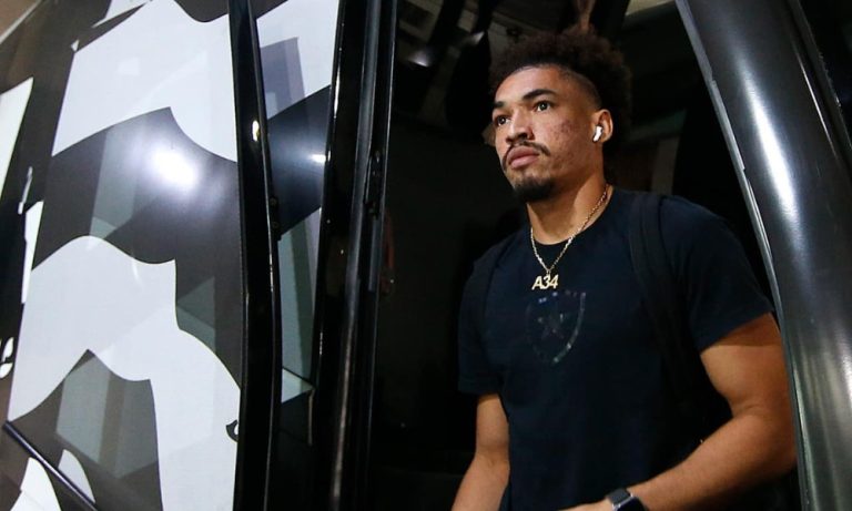 Voo do Botafogo para a Argentina volta a Porto Alegre pouco após decolagem