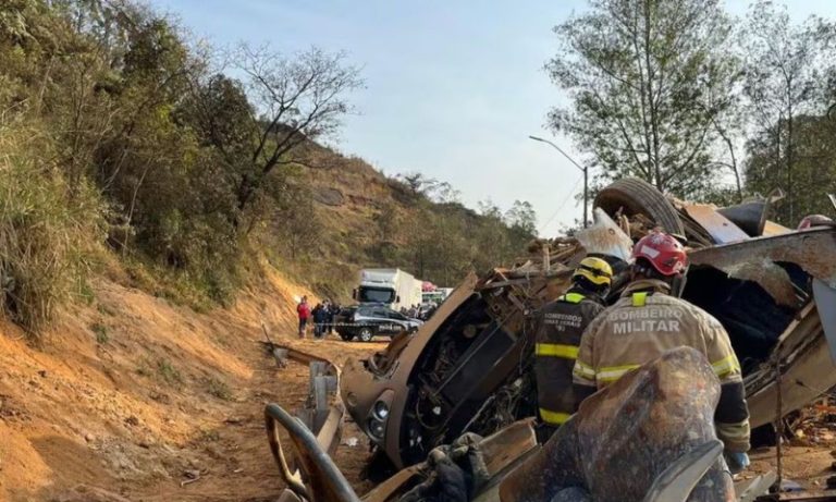 Acidente com corintianos: motorista do ônibus está internado em estado grave