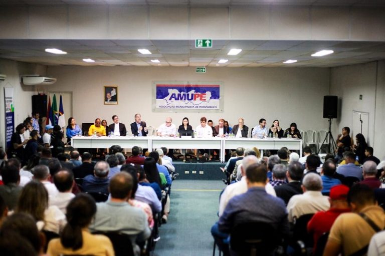 Amupe dialoga com bancadas federal e estadual sobre queda de receitas