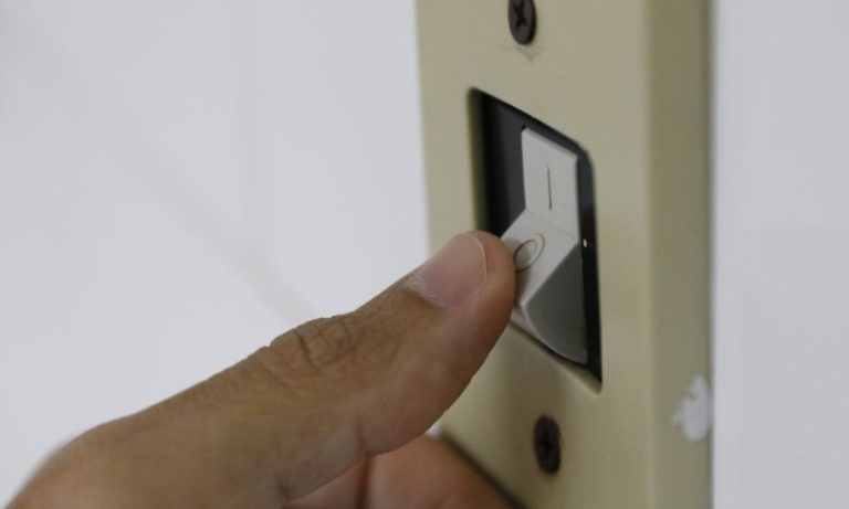 Aneel propõe redução de até 37% no valor da taxa extra da conta de luz