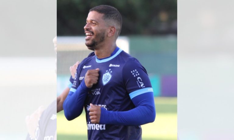 Artilheiro do Vitória renova com a equipe para a temporada de 2024