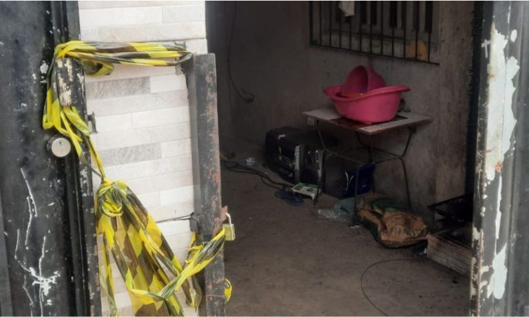 Bebê de 1 mês morre em incêndio em casa no ES e pais são presos