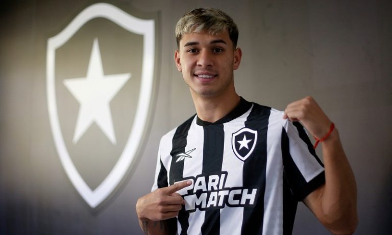 Botafogo anuncia contratação de lateral-direito campeão mundial com o Uruguai