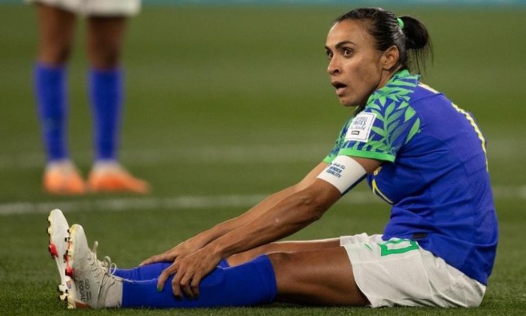 Brasil acaba com sonho de Marta e é eliminado na Copa