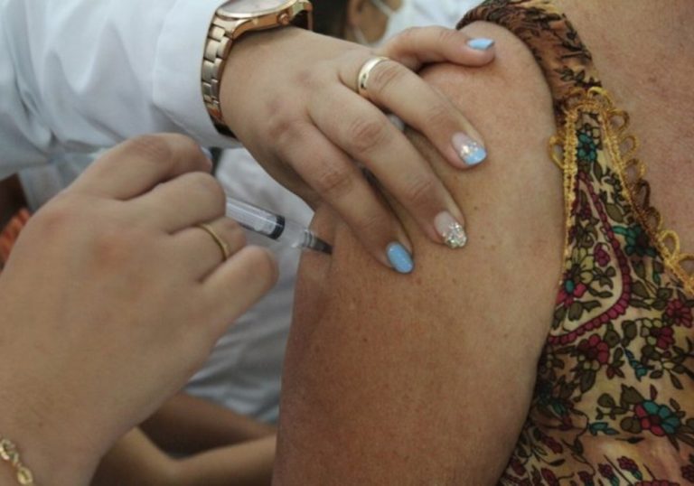 Brasil atinge em 2021 menor cobertura vacinal em 20 anos