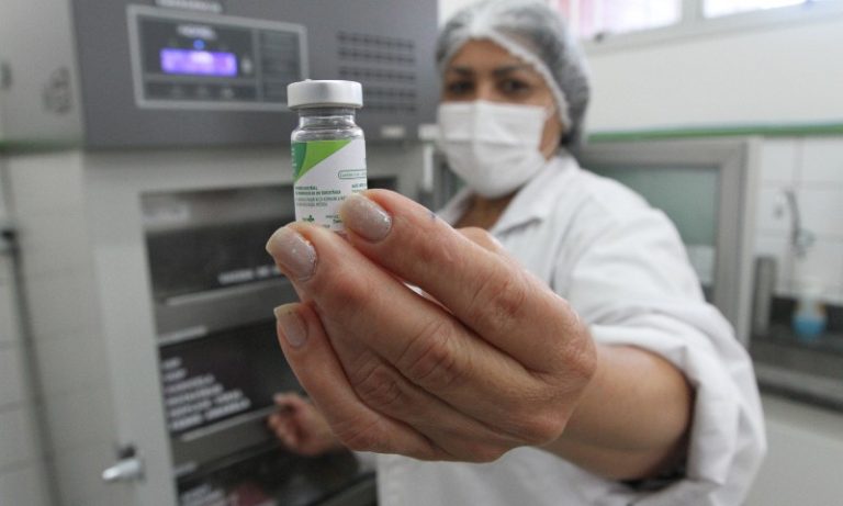 Campanha de vacinação para bebês, crianças e adolescentes no ES
