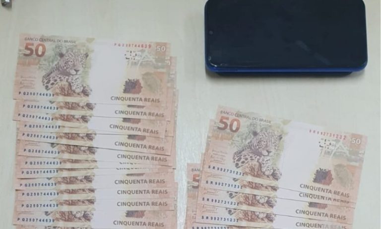 Casal é preso no ES enquanto recebia dinheiro falso comprado pela internet