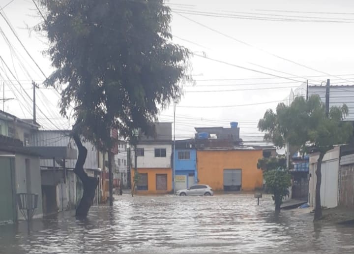 Chuvas deste sábado causam transtornos no Grande Recife e Zona da Mata