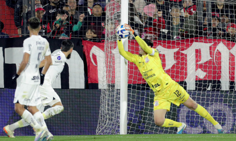 Corinthians empata com o Newell’s e avança às quartas da Sul-Americana