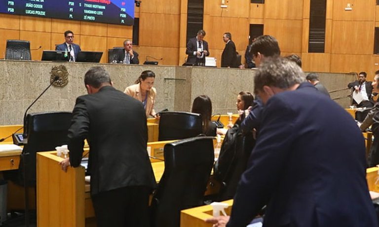 Críticas e defesa a Zema na Assembleia Legislativa do Espírito Santo