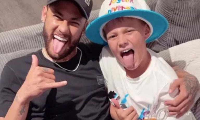 Davi Lucca emociona a web ao escrever mensagem para o pai, Neymar Jr