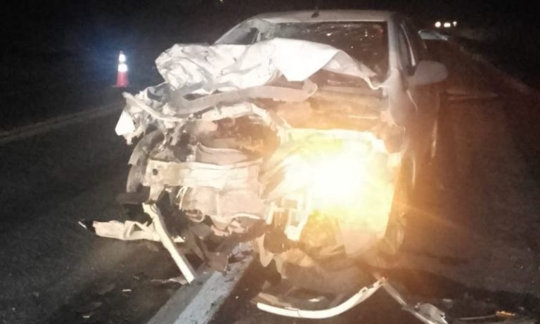 Dois motociclistas morrem ao bater de frente com carro na BR-101 no ES