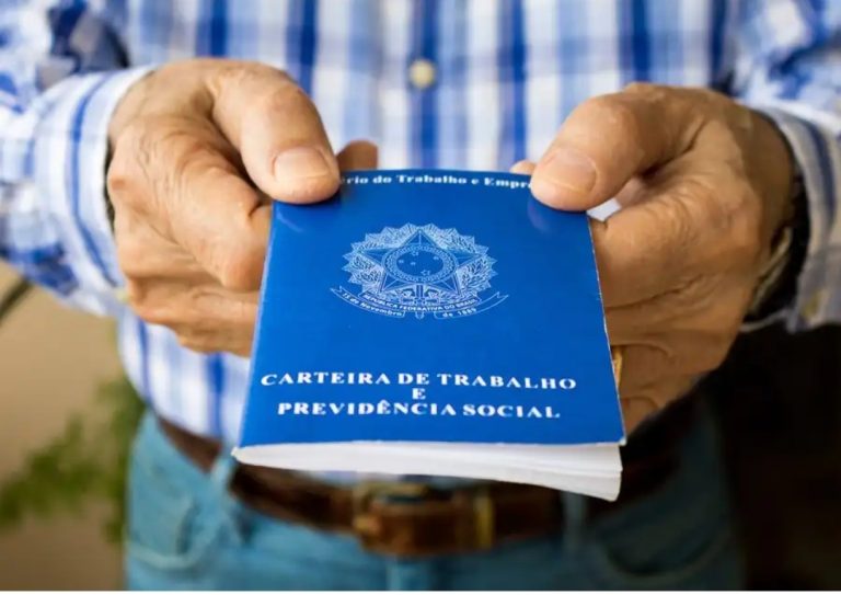 Entra em vigor lei proibindo vínculo empregatício entre igreja e religiosos