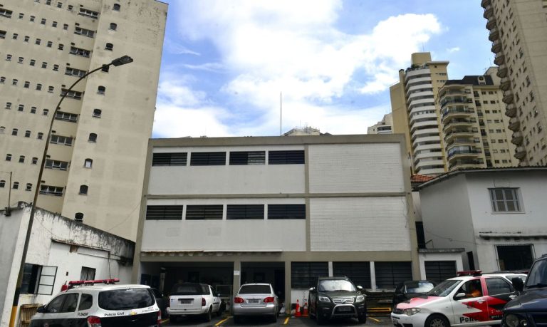 Execução de candidato no Equador é momento inédito, diz especialista
