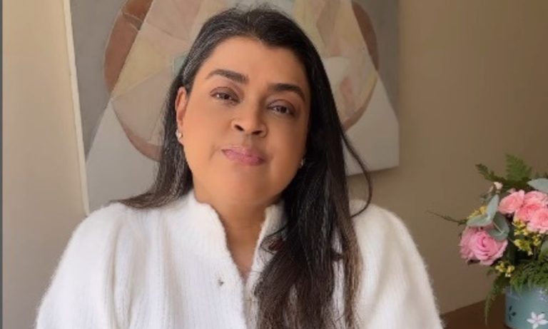 Flora Gil atualiza estado de saúde da irmã Preta após retirada de tumor