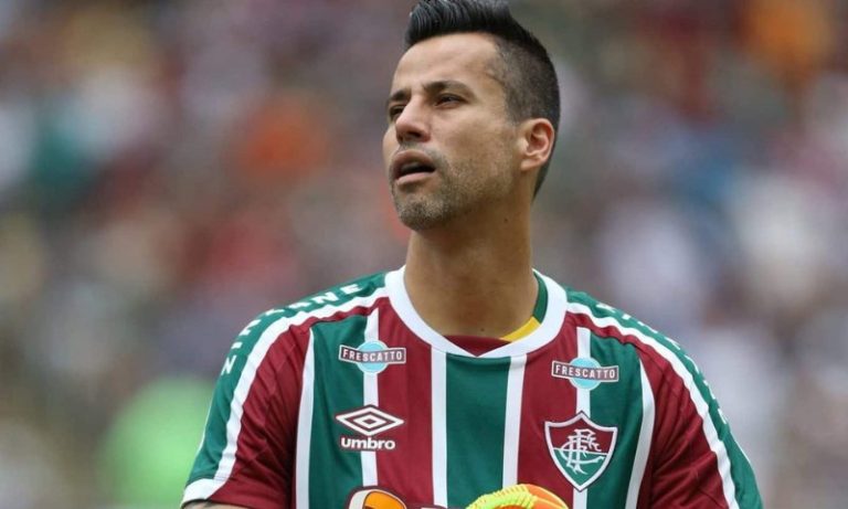 Fluminense anuncia a renovação de contrato com o goleiro Fábio