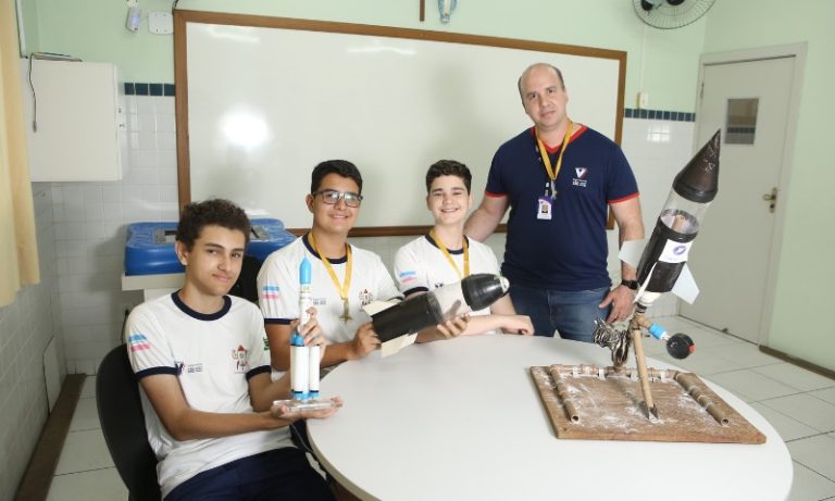 Foguetes que rendem ouro para estudantes