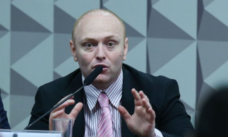 Hacker diz à PF que áudio comprova promessa de Zambelli para pagá-lo