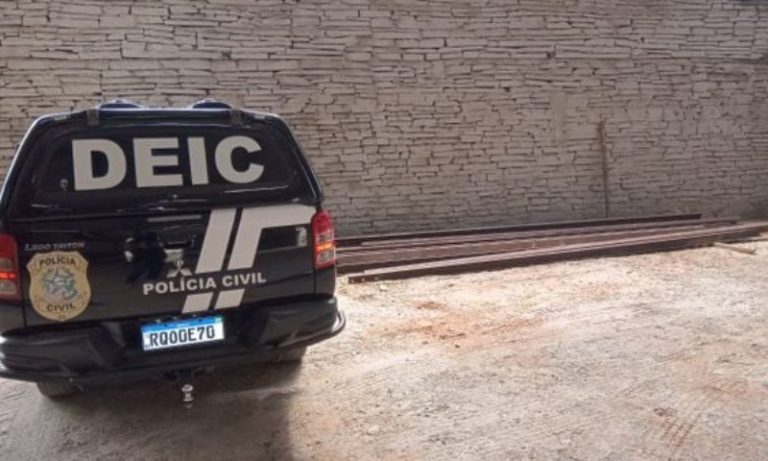 Homem é preso com 10 toneladas de trilhos no Sul do ES