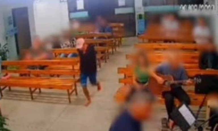 Homem leva facada no pescoço e entra na igreja para pedir socorro no ES