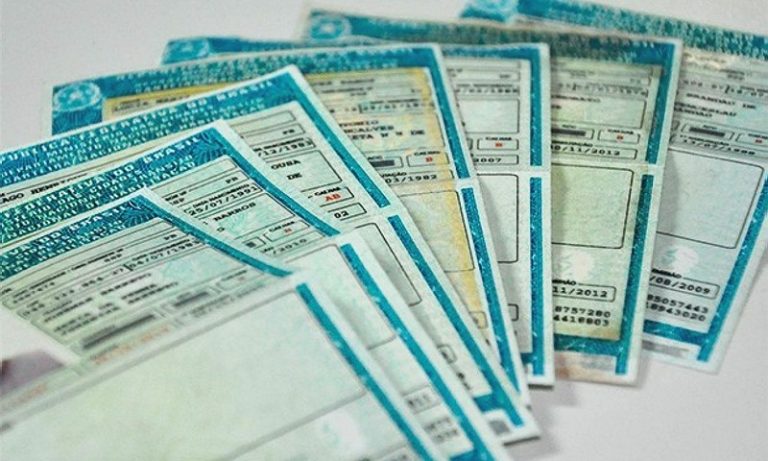 Homem paga dívida de 16 anos após ter a CNH bloqueada