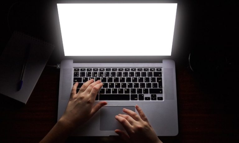 Indenização de R$ 5 mil após ter perfil invadido na internet
