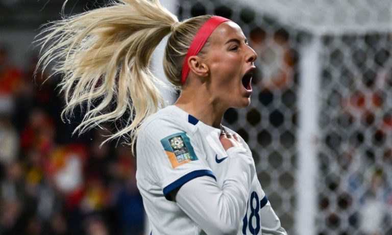 Inglaterra goleia, avança na Copa e China tem pior campanha