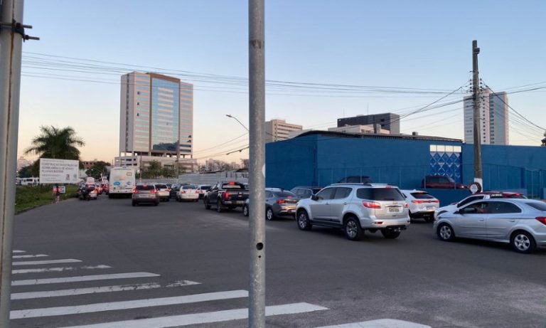 Interdição de faixa na Terceira Ponte provoca engarrafamento em Vila Velha