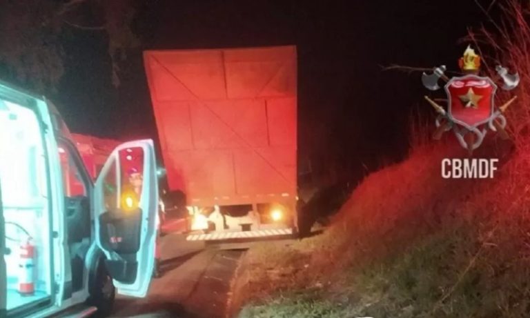 Jovem morre ao tentar fugir de acidente pulando com filha de caminhão no DF