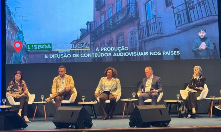 Margareth Menezes pede preservação da cultura e canta durante evento no ES