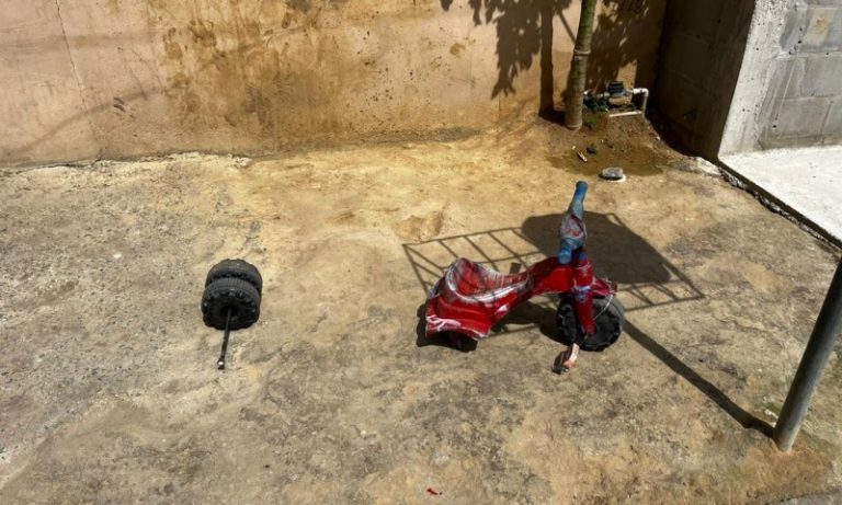 Marido é preso após usar triciclo do filho para agredir a mulher