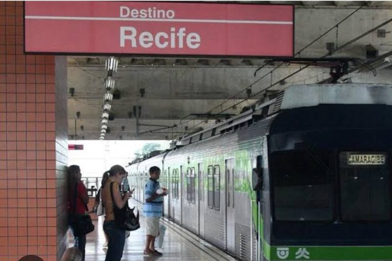 Metroviários atendem a Justiça e metrô do Recife funciona nos horários de pico