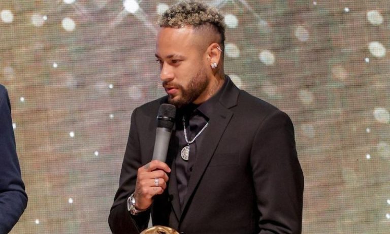 No início reticente, Neymar acaba convencido que Arábia Saudita é a única opção