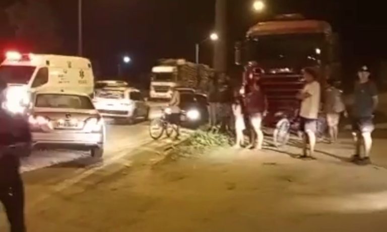 Pista da BR-101 é liberada após protesto de familiares de jovens desaparecidos