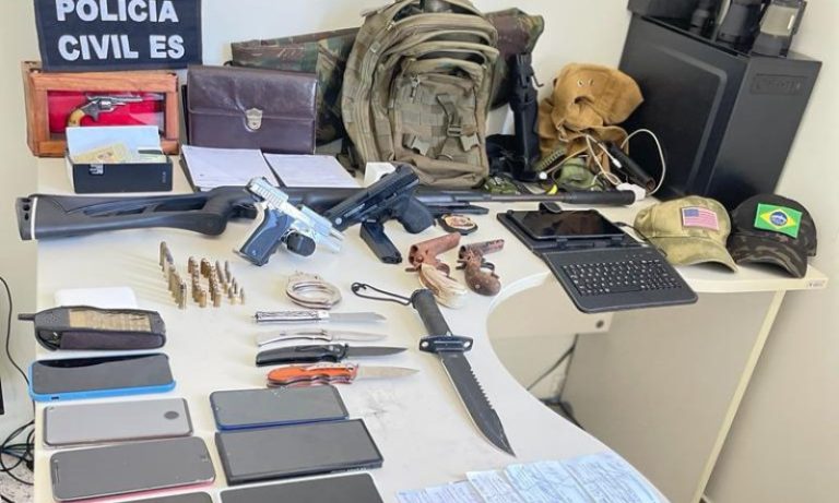 Polícia apreende armas e receituários médicos na casa de falso policial federal