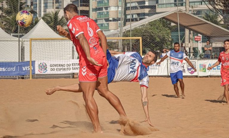 Praia da Costa recebe decisões do Estadual de futebol de areia neste sábado