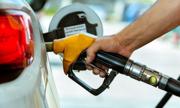 Preço da gasolina sobe mais R$ 0,23 por litro e já é o maior desde julho de 2022