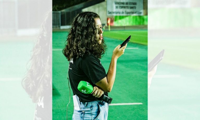 Primeira mulher a narrar jogo do futebol capixaba na TV