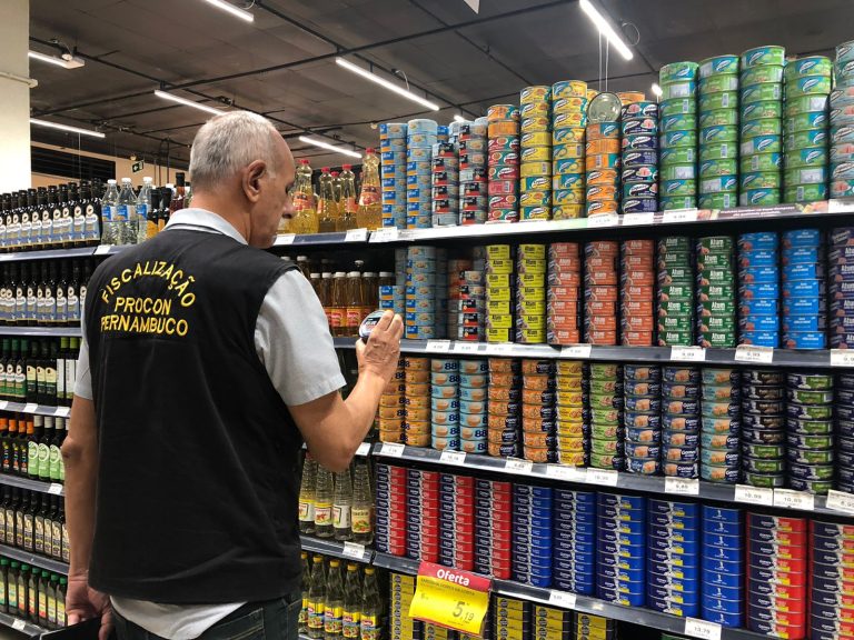 Procon-PE recolhe do mercado atum enlatado que pode provocar intoxicação