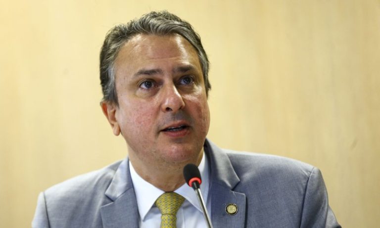 Projeto para mudar o novo ensino médio irá para Congresso até setembro