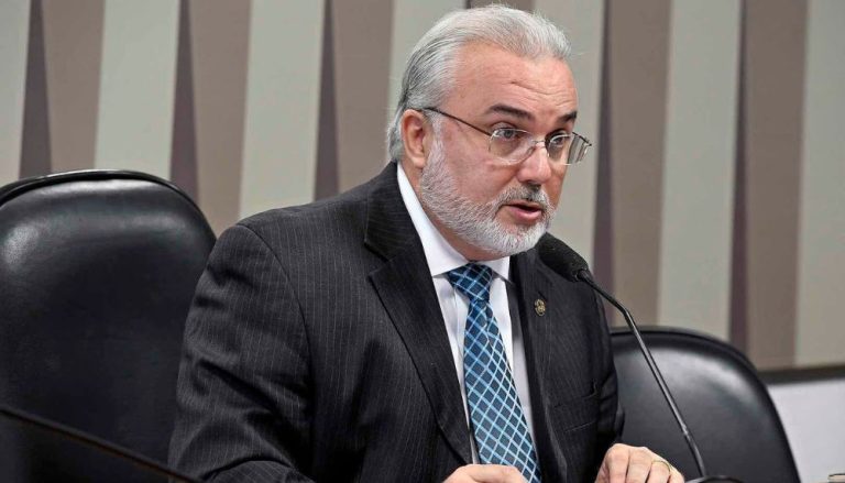 Reajuste da gasolina foi para evitar que Petrobras perca dinheiro, diz Prates