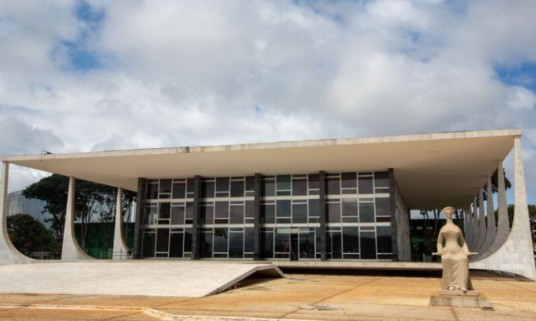 STF ouve acusados do 8/1 e prevê primeiros julgamentos em um mês