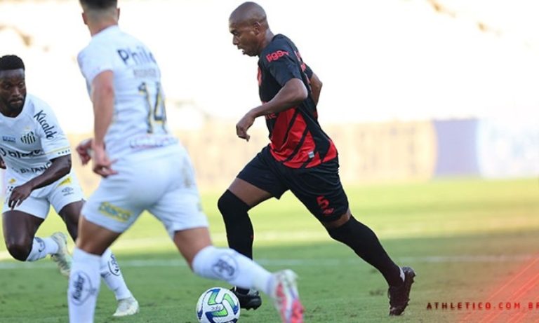 Santos empata no fim com Athletico, mas pode entrar na zona de rebaixamento