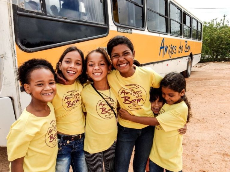 Sertão do Estado recebe cursos profissionalizantes e transporte escolar