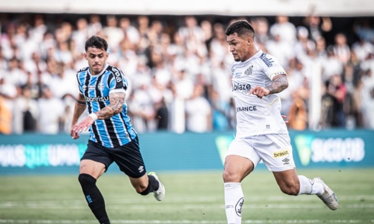 Soteldo entra, dá duas assistências e Santos vira contra Grêmio